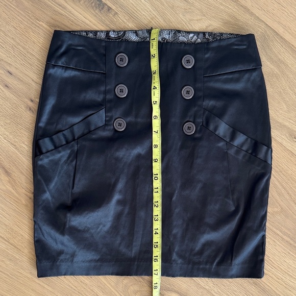 🖤 Dynamite Charcoal Mini Skirt with Button Accents
Size 5 - Picture 6 of 6